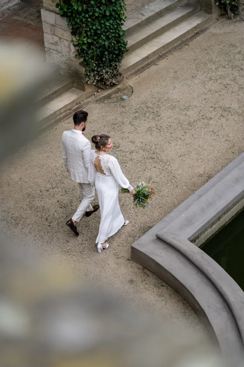 Hochzeitsfotografie - Brautpaar im Innenhof